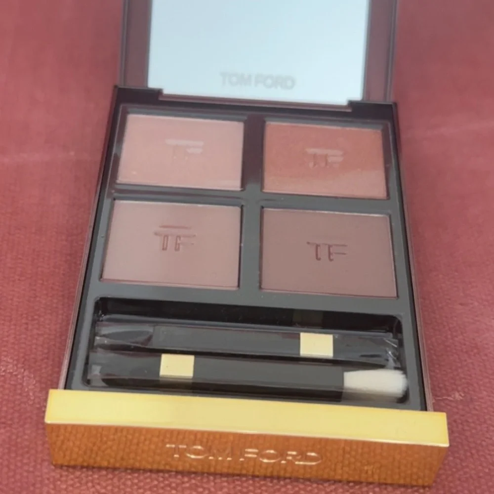 TOM FORD Eye Color Quad Eyeshadow 4 Colors Palette 31 Sous Le Sable NEW $95 - Picture 4 of 5